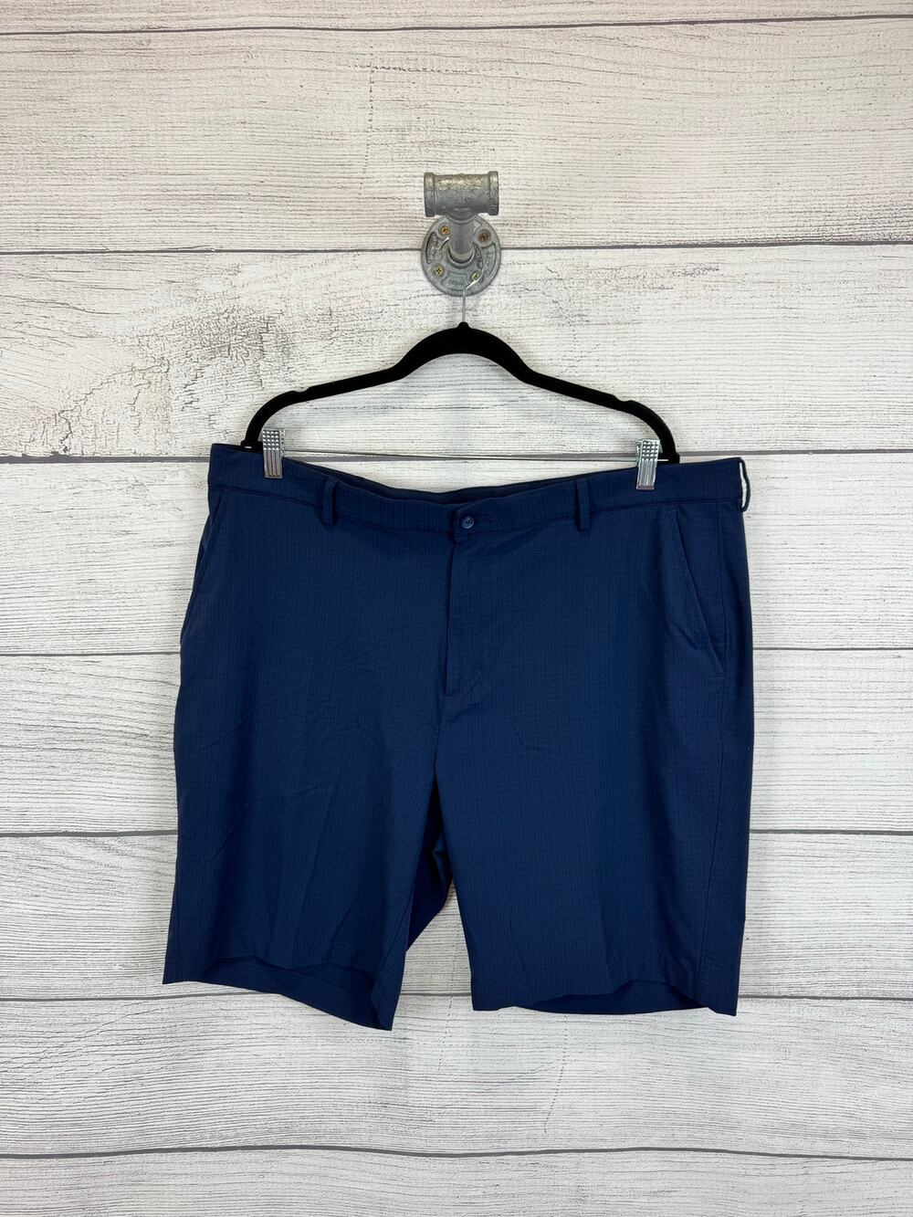 Greg Norman Men's Navy Blue Lightweight Shorts Size 40